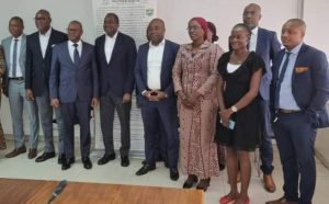 Les DG de la Poste CI et de la CNAM avec leurs staff techniques